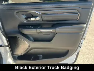 Ram 1500 2023 4x4 Limited 4p Camión de Cabaña Tripla 5.6 ft. SB Pickup
