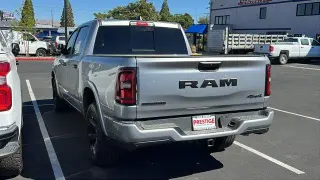 Ram 1500 2025 4x4 Big Horn 4p Cabasión de Tripulación 5.6 ft. SB Camioneta