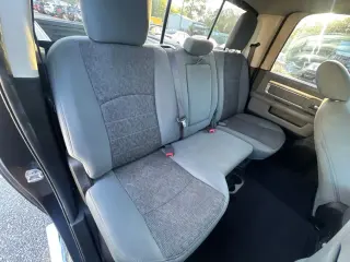 Ram 1500 2017 4x2 SLT 4p Crew Cab 5.5 ft. CB Pickup