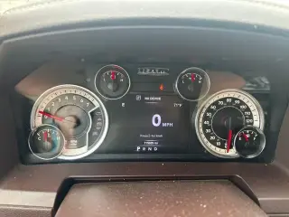 Ram 1500 2017 4x4 Laramie Cabina y Plataforma de 4 Puertas 5.5 pies de Caja Extendida