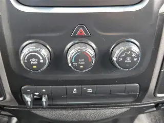 Ram 1500 Clásico 2019 4x2 Tradesman 4p. Cabina Crew 5.5 pies. Caja Corta Pick-up