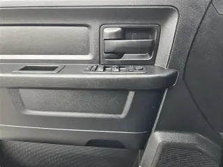 Ram 1500 Clásico 2019 4x2 Tradesman 4p. Cabina Crew 5.5 pies. Caja Corta Pick-up