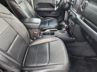 Jeep Wrangler Unlimited 2018 4x4 Sahara SUV 4 puertas (lanzamiento a mitad de año)
