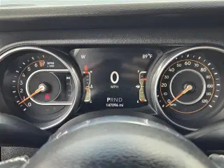 Jeep Wrangler Unlimited 2018 4x4 Sahara SUV 4 puertas (lanzamiento a mitad de año)