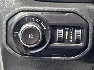 Jeep Wrangler Unlimited 2018 4x4 Sahara SUV 4 puertas (lanzamiento a mitad de año)