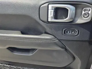 Jeep Wrangler Unlimited 2018 4x4 Sahara SUV 4 puertas (lanzamiento a mitad de año)