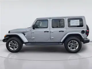 Jeep Wrangler Unlimited 2018 4x4 Sahara SUV 4 puertas (lanzamiento a mitad de año)