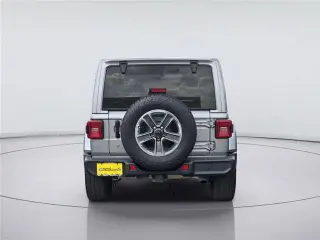 Jeep Wrangler Unlimited 2018 4x4 Sahara SUV 4 puertas (lanzamiento a mitad de año)