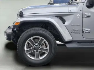 Jeep Wrangler Unlimited 2018 4x4 Sahara SUV 4 puertas (lanzamiento a mitad de año)