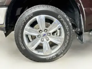 Ford F-150 2020 4x4 Lariat 4dr SuperCrew 5.5 ft. SB