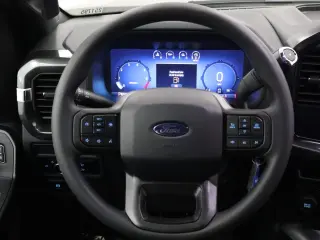 Ford F-150 2025 4x2 STX 4p SuperCrew 5.5 ft SB
