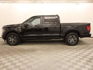 Ford F-150 2025 4x2 STX 4p SuperCrew 5.5 ft SB