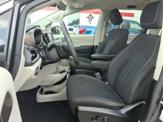 Chrysler Voyager 2023 LX 4dr Mini-Van