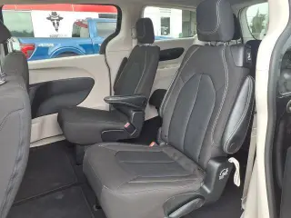 Chrysler Voyager 2023 LX 4dr Mini-Van
