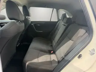 Toyota RAV4 2025 XLE 4p SUV
