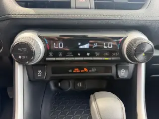 Toyota RAV4 2025 XLE 4p SUV