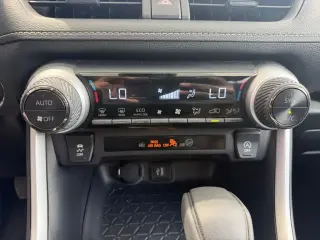 Toyota RAV4 2025 XLE 4p SUV