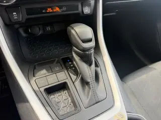 Toyota RAV4 2025 XLE 4p SUV