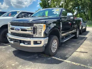 Ford F-250 Super Duty 2017 4x4 XLT 4dr Crew Cab 6.8 ft. SB Pickup