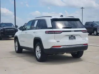 Jeep Grand Cherokee 2024 4x4 Laredo 4dr SUV