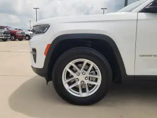 Jeep Grand Cherokee 2024 4x4 Laredo 4dr SUV