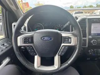 Ford F-150 2020 4x4 Lariat 4dr SuperCrew con cabina de 5.5 pies de largo.