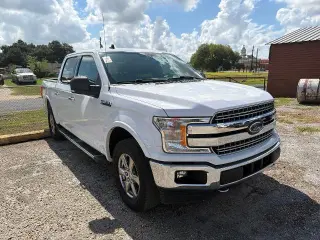 Ford F-150 2020 4x4 Lariat 4dr SuperCrew con cabina de 5.5 pies de largo.