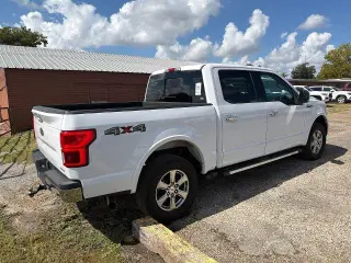Ford F-150 2020 4x4 Lariat 4dr SuperCrew con cabina de 5.5 pies de largo.