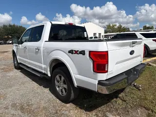 Ford F-150 2020 4x4 Lariat 4dr SuperCrew con cabina de 5.5 pies de largo.
