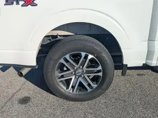 Ford F-150 2023 4x2 XL 4dr SuperCrew 5.5 ft. SB