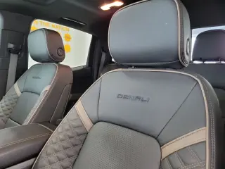 GMC Canyon 2025 4x4 Denali Cabina Crew 4 puertas, cama corta de 5 pies