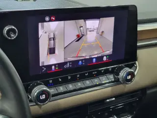 GMC Canyon 2025 4x4 Denali Cabina Crew 4 puertas, cama corta de 5 pies