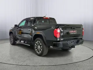 GMC Canyon 2025 4x4 Denali Cabina Crew 4 puertas, cama corta de 5 pies