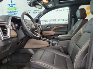GMC Canyon 2025 4x4 Denali Cabina Crew 4 puertas, cama corta de 5 pies