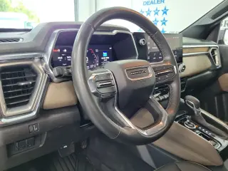 GMC Canyon 2025 4x4 Denali Cabina Crew 4 puertas, cama corta de 5 pies