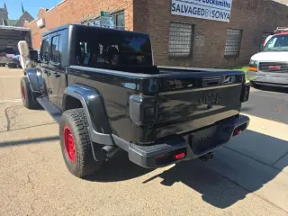 Jeep Gladiator 2022 4x4 Sport 4dr Crew Cab 5.0 ft. SB