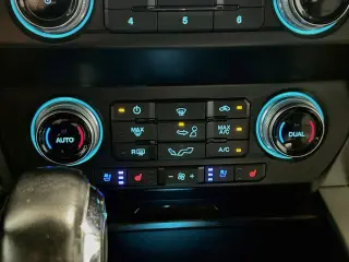Ford F-150 2020 4x4 Lariat 4 puertas SuperCrew 5.5 pies SB