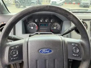 Ford F-250 Super Duty 2016 4x4 King Ranch 4dr Crew Cab 6.8 ft. SB Pickup