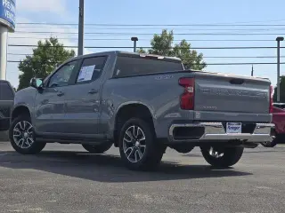 Chevrolet Silverado 1500 2024 4x4 LT 4dr Crew Cab 5.8 ft. SB con 2FL