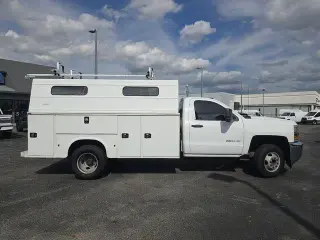Chevrolet Silverado 3500HD CC 2019 4x2 Camión de Trabajo Cabina Regular de 2 puertas Chasis SWB