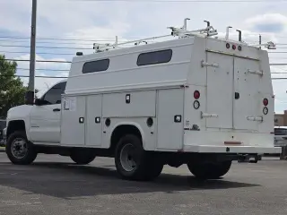 Chevrolet Silverado 3500HD CC 2019 4x2 Camión de Trabajo Cabina Regular de 2 puertas Chasis SWB