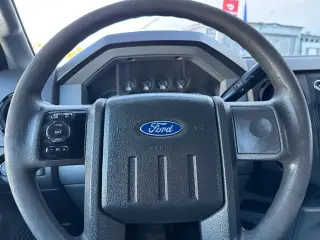Ford F-350 Super Duty 2013 4x4 XL 4dr Cab de Crew 6.8 ft. SB SRW Pickup