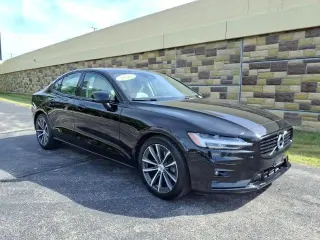 Volvo S60 2022 AWD B5 Momentum sedán de 4 puertas