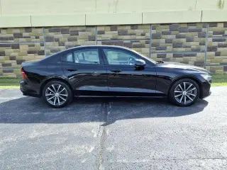 Volvo S60 2022 AWD B5 Momentum sedán de 4 puertas