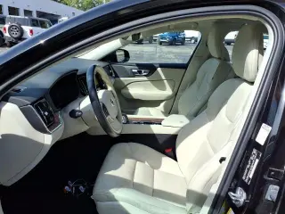 Volvo S60 2022 AWD B5 Momentum sedán de 4 puertas