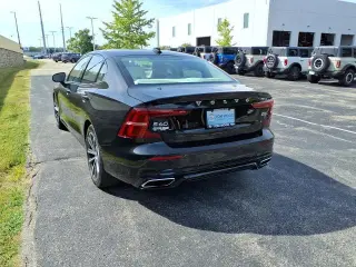 Volvo S60 2022 AWD B5 Momentum sedán de 4 puertas