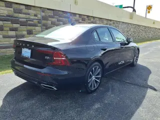 Volvo S60 2022 AWD B5 Momentum sedán de 4 puertas