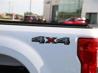 Ford F-250 Super Duty 2022 4x4 XL 4dr Cab de Trabajo de 6.8 pies de largo Pickup