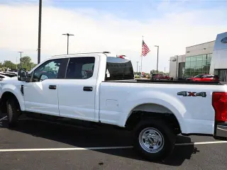 Ford F-250 Super Duty 2022 4x4 XL 4dr Cab de Trabajo de 6.8 pies de largo Pickup