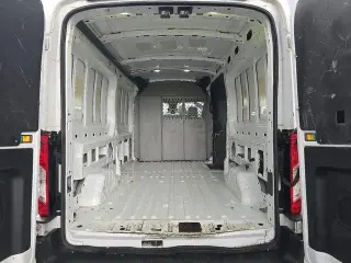 Ford Transit 2017 250 3 puertas LWB Furgoneta de carga de techo medio con puerta corrediza del lado del pasajero